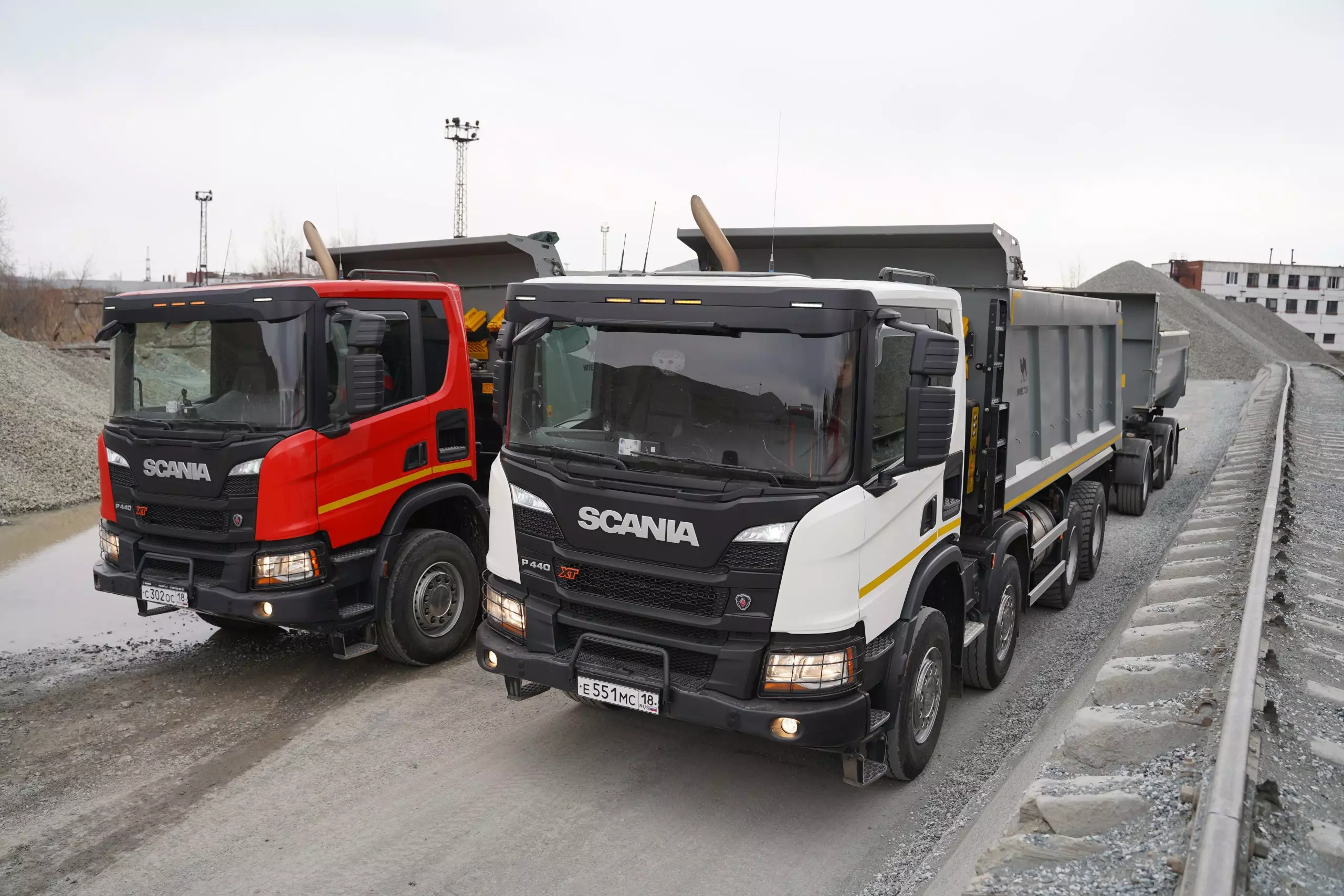 Самосвал ScaniaP8X400 с прицепом